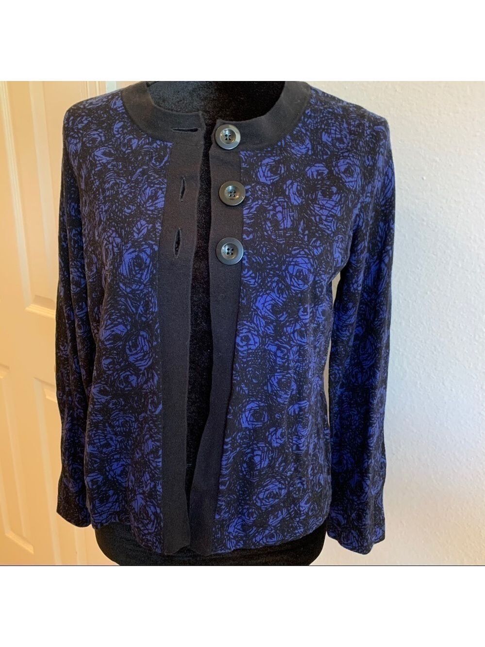 round neck floral print cardigan